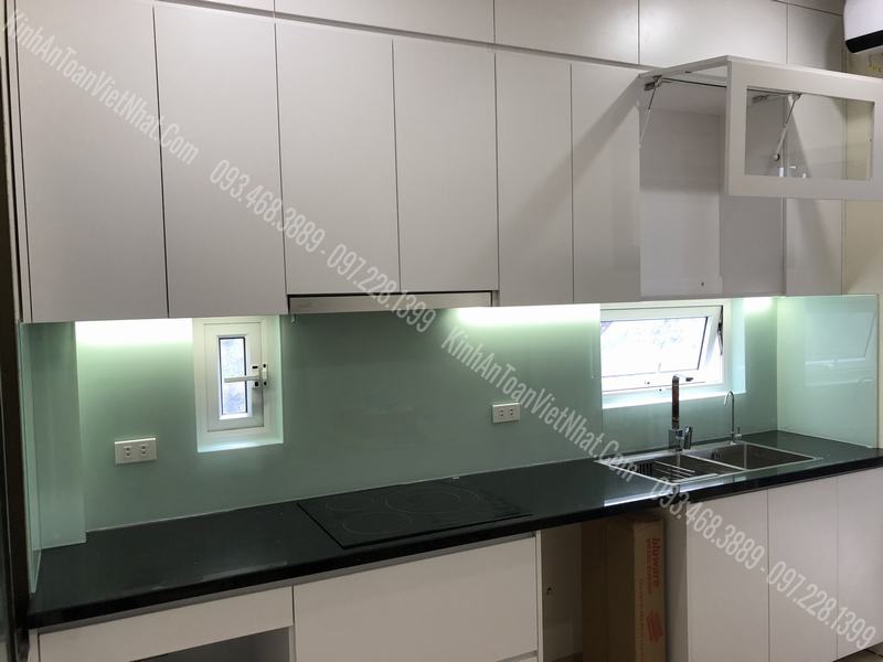 CTTB Kính ỐP Bếp màu Trắng Xanh lắp đặt tại Lạc Long Quân - Tây Hồ