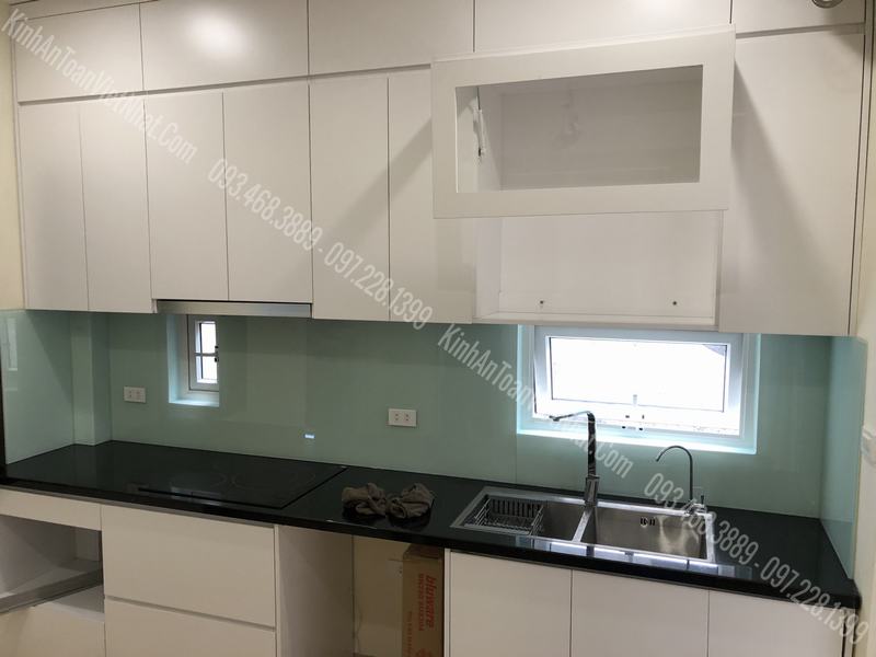 CTTB Kính ỐP Bếp màu Trắng Xanh lắp đặt tại Lạc Long Quân - Tây Hồ