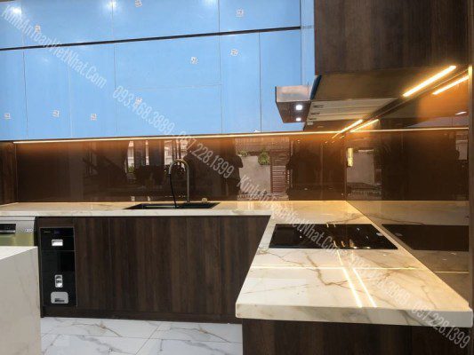 CTTB Kính ốp bếp màu Nâu thi công tại Quốc Oai - Hà Nội