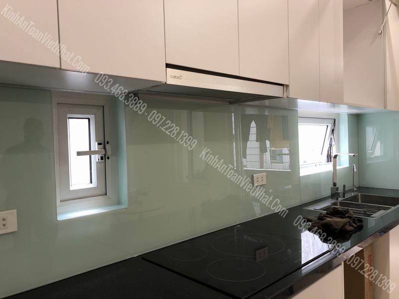 CTTB Kính ỐP Bếp màu Trắng Xanh lắp đặt tại Lạc Long Quân - Tây Hồ 