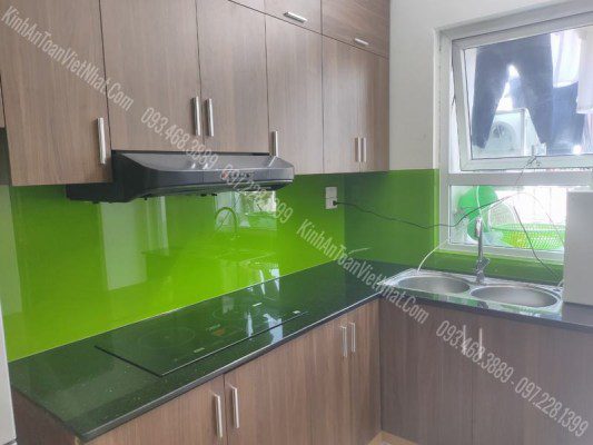CTTB Kính Ốp Bếp màu Xanh Non Kim Sa thi Công Tại Xala - Hà Đông