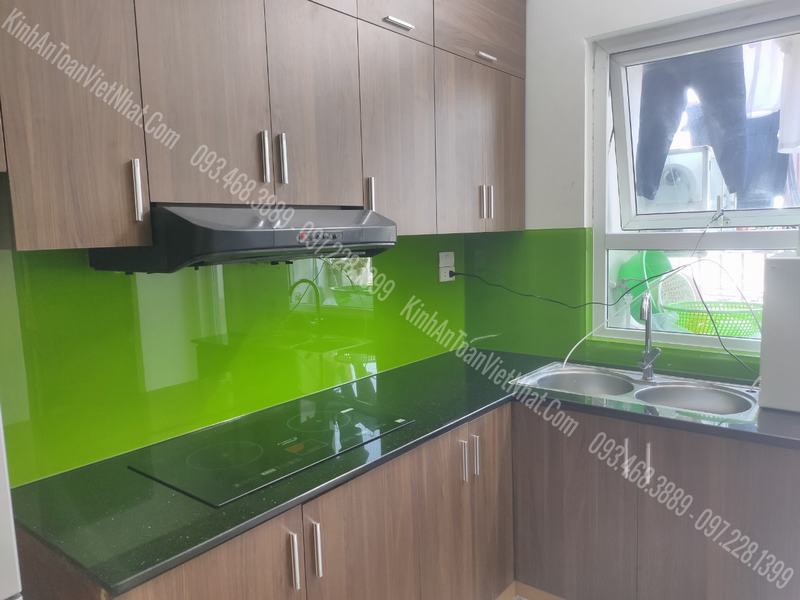 CTTB Kính Ốp Bếp màu Xanh Non Kim Sa thi Công Tại Xala - Hà Đông