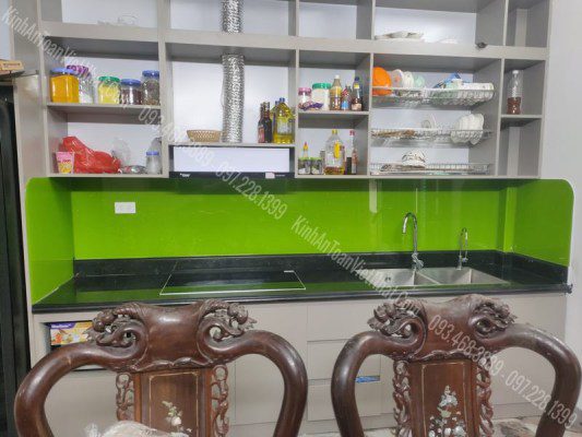 CTTB Kính Ôsp Bếp màu Xanh Non Kim Sa thi công tại Nguyễn Khánh Toàn - Cầu Giấy