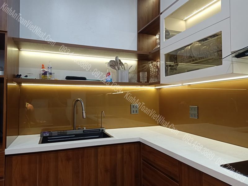 CTTB Kính Ốp Bếp Nhũ Vàng 03 thi công tại Hoàng Hoa Thám - Ba Đình
