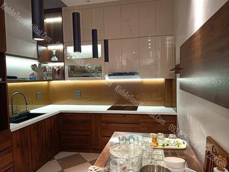 CTTB Kính Ốp Bếp Nhũ Vàng 03 thi công tại Hoàng Hoa Thám - Ba Đình