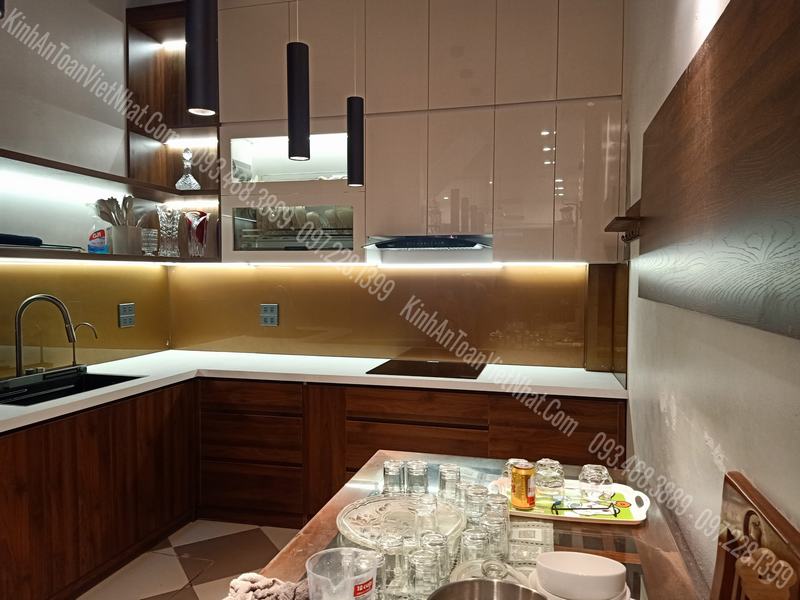 CTTB Kính Ốp Bếp Nhũ Vàng 03 thi công tại Hoàng Hoa Thám - Ba Đình