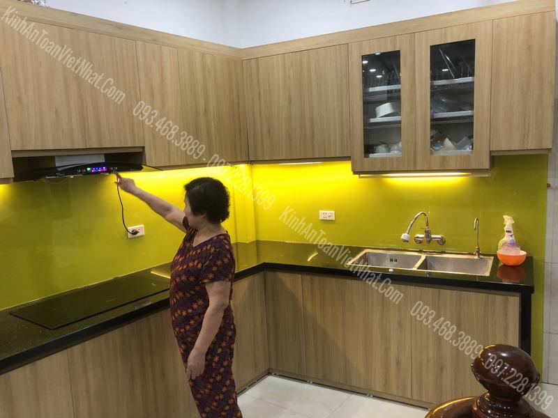 CTTB Kính Ốp Bếp Vàng Chanh Kim Sa thi công tại Gia Lâm - Hà Nội