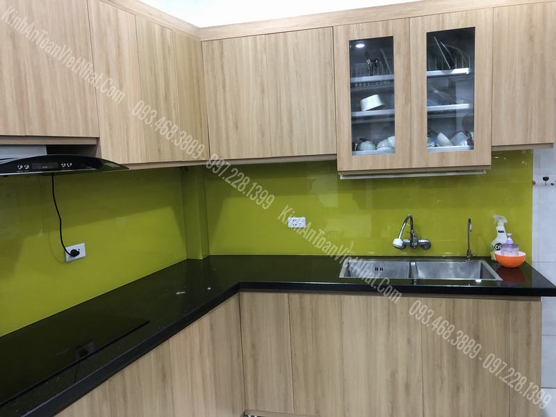 CTTB Kính Ốp Bếp Vàng Chanh Kim Sa thi công tại Gia Lâm - Hà Nội