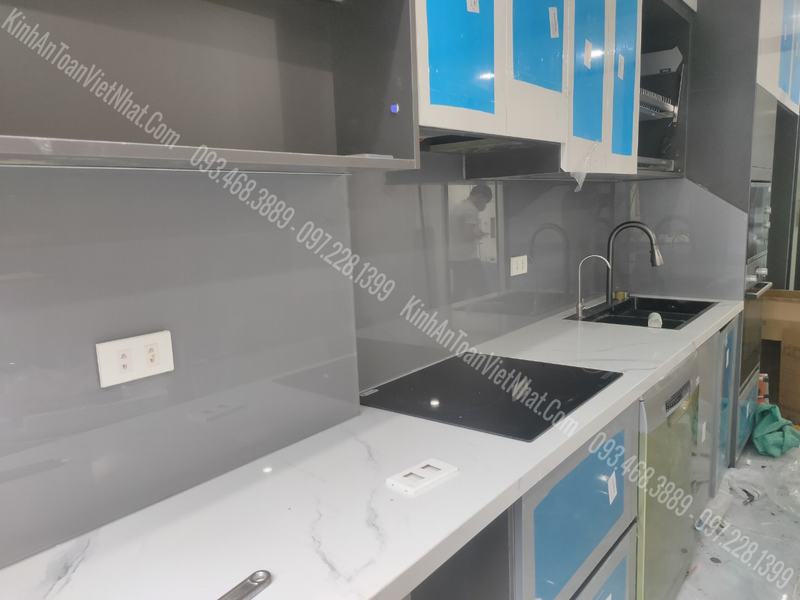 CTTB Kính Ốp Bếp màu Nhũ Tim Nhạt lắp đặt tại Đồng Cổ - Tây Hồ