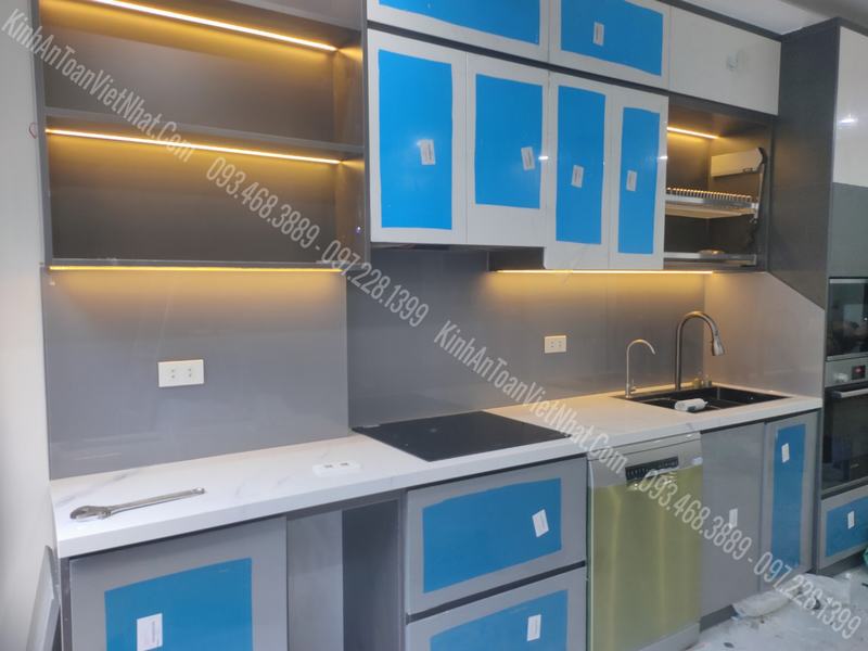 CTTB Kính Ốp Bếp màu Nhũ Tim Nhạt lắp đặt tại Đồng Cổ - Tây Hồ