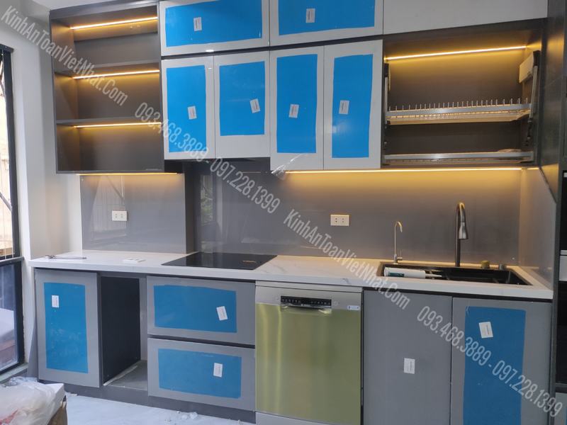 CTTB Kính Ốp Bếp màu Nhũ Tim Nhạt lắp đặt tại Đồng Cổ - Tây Hồ