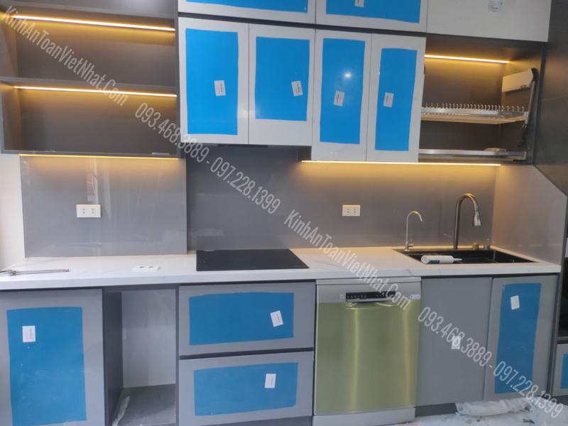 CTTB Kính Ốp Bếp màu Nhũ Tim Nhạt lắp đặt tại Đồng Cổ - Tây Hồ