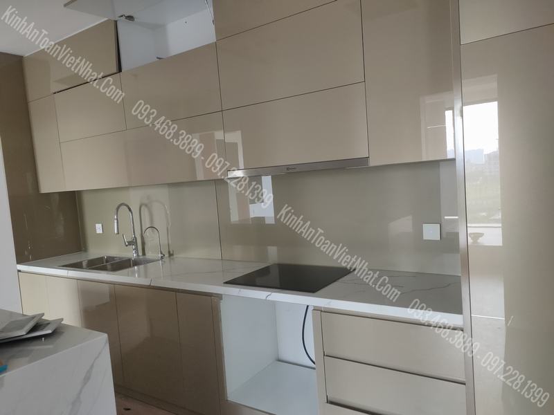 CTTB Kính Ốp Bếp màu Nhũ Be thi công tại Toà the Matix one Lê Quang Đạo - Nam Từ Liêm