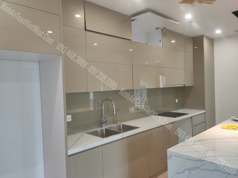 CTTB Kính Ốp Bếp màu Nhũ Be thi công tại Toà the Matix one Lê Quang Đạo - Nam Từ Liêm