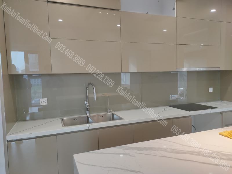 CTTB Kính Ốp Bếp màu Nhũ Be thi công tại Toà the Matix one Lê Quang Đạo - Nam Từ Liêm