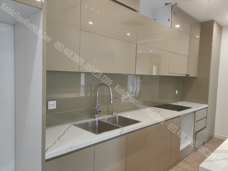 CTTB Kính Ốp Bếp màu Nhũ Be thi công tại Toà the Matix one Lê Quang Đạo - Nam Từ Liêm