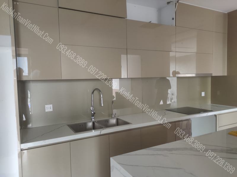 CTTB Kính Ốp Bếp màu Nhũ Be thi công tại Toà the Matix one Lê Quang Đạo - Nam Từ Liêm 