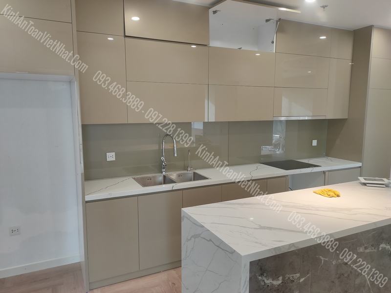 CTTB Kính Ốp Bếp màu Nhũ Be thi công tại Toà the Matix one Lê Quang Đạo - Nam Từ Liêm 