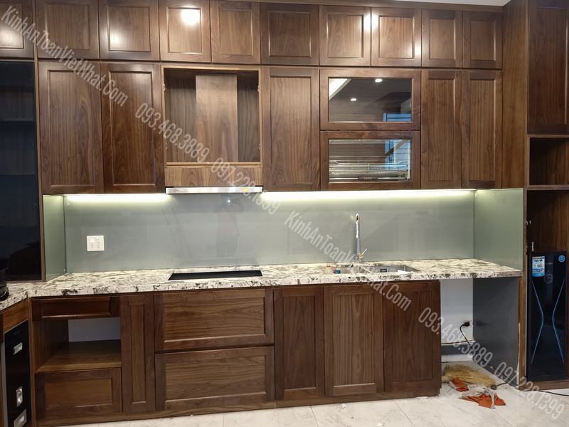 CTTB Kính Ốp Bếp màu Nhũ Thiếc thi công tại Tam Hưng - Thanh Oai