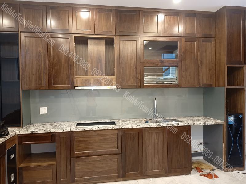 CTTB Kính Ốp Bếp màu Nhũ Thiếc thi công tại Tam Hưng - Thanh Oai