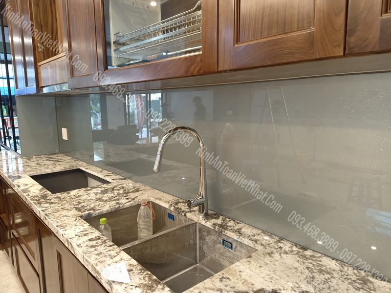 CTTB Kính Ốp Bếp màu Nhũ Thiếc thi công tại Tam Hưng - Thanh Oai