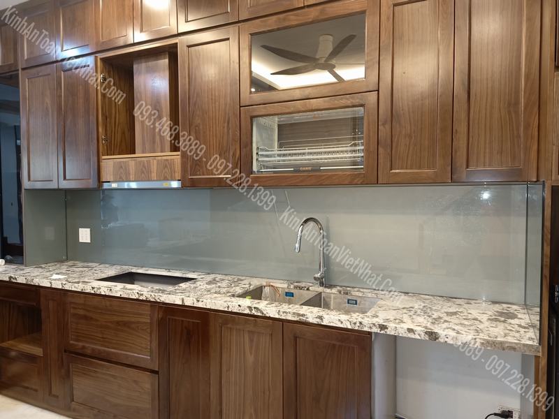 CTTB Kính Ốp Bếp màu Nhũ Thiếc thi công tại Tam Hưng - Thanh Oai