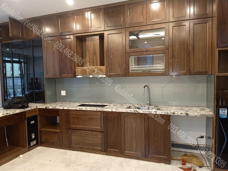 CTTB Kính Ốp Bếp màu Nhũ Thiếc thi công tại Tam Hưng - Thanh Oai