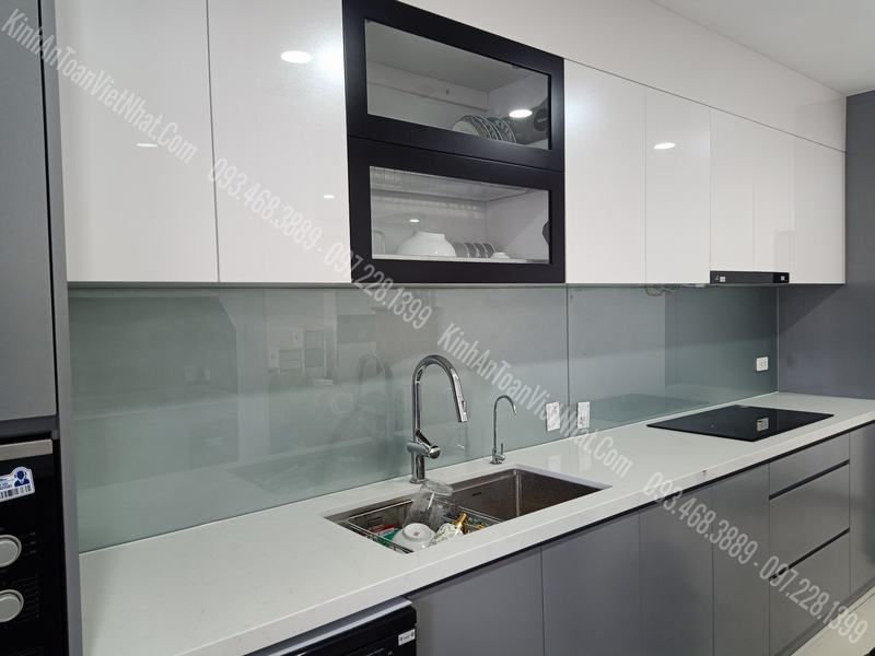 CTTB Kính Ốp Bếp màu Nhũ Bạc 03 thi công tại Mipec Tây Sơn - Đống Đa