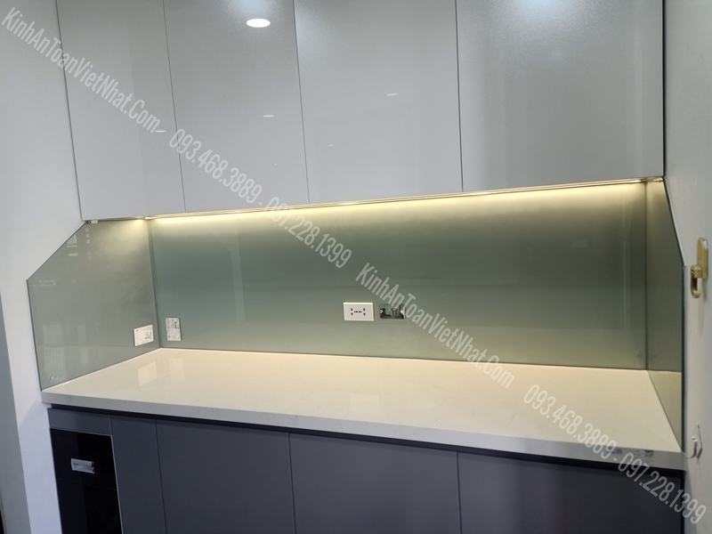 CTTB Kính Ốp Bếp màu Nhũ Bạc 03 thi công tại Mipec Tây Sơn - Đống Đa