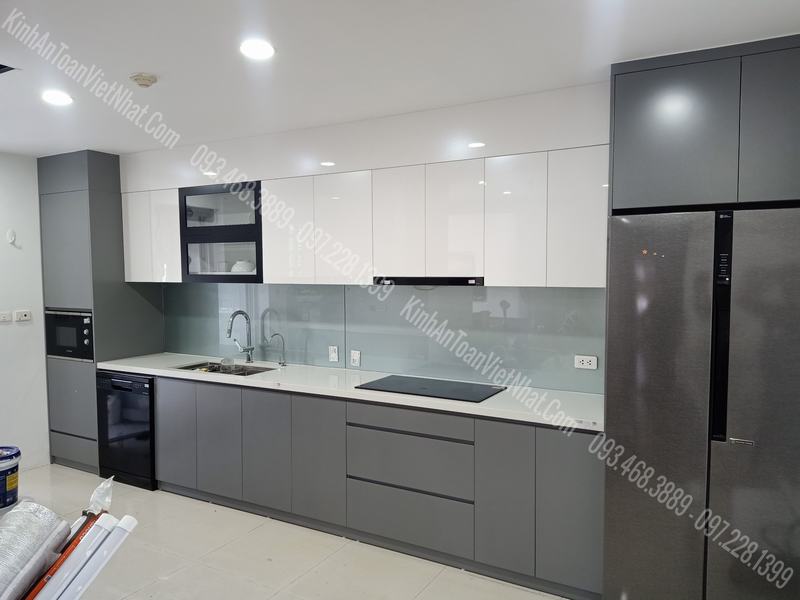CTTB Kính Ốp Bếp màu Nhũ Bạc 03 thi công tại Mipec Tây Sơn - Đống Đa