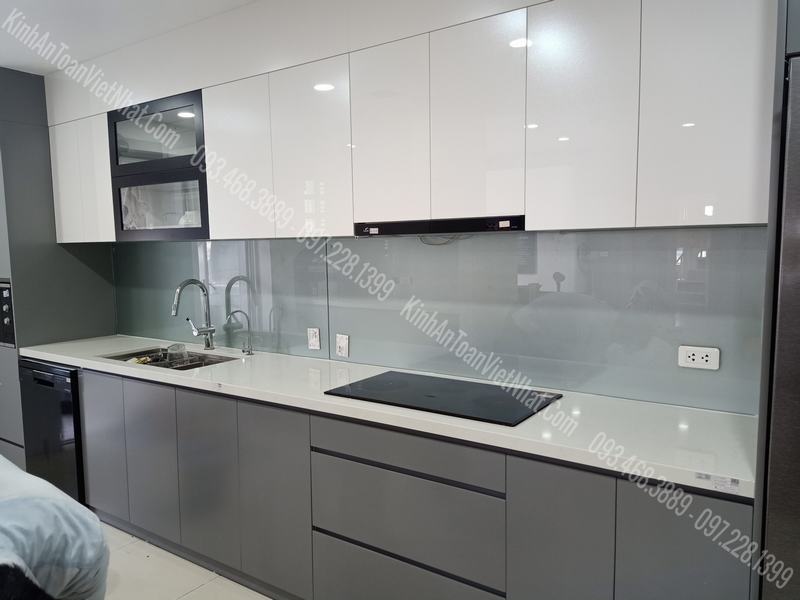 CTTB Kính Ốp Bếp màu Nhũ Bạc 03 thi công tại Mipec Tây Sơn - Đống Đa