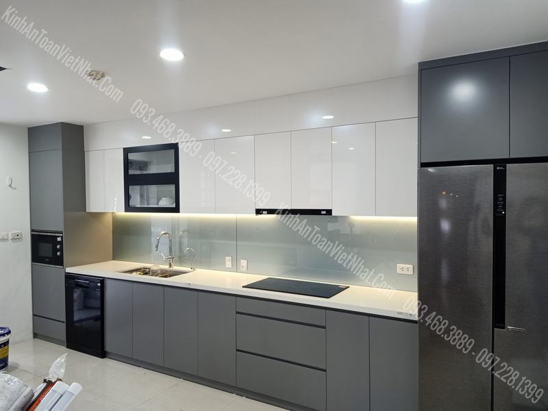 CTTB Kính Ốp Bếp màu Nhũ Bạc 03 thi công tại Mipec Tây Sơn - Đống Đa