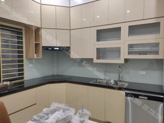 CTTB Kính Ốp Bếp màu Trắng Sữa thi công tai Lãng Yên - Hai Bà Trưng