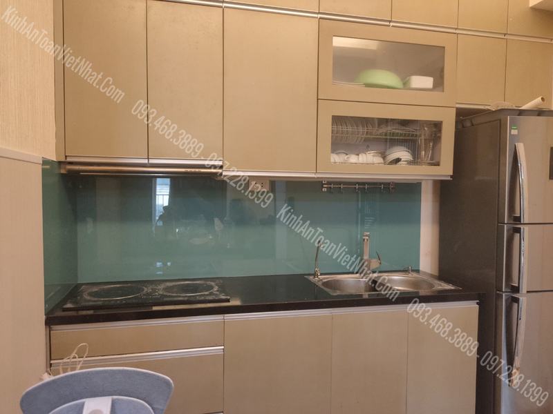 CTTB Kính Ốp Bếp màu Xanh Lơ thi công tại FHome Võ Chí Công - Tây Hồ 