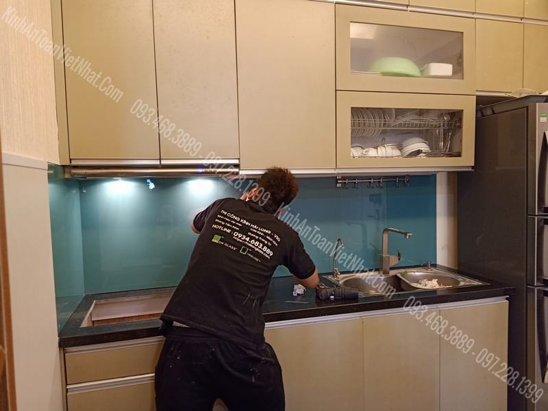 CTTB Kính Ốp Bếp màu Xanh Lơ thi công tại FHome Võ Chí Công - Tây Hồ 
