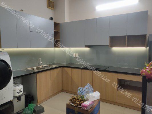 CTTB Kính Ốp Bếp màu Nhũ Bạc 03 thi công tại Trần Đăng Ninh - Cầu Giấy