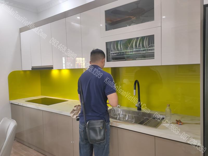 CTTB Kính Ốp Bếp màu Vàng Chanh lắp đặt tại Ngõ 74 Đào Tấn - Ba Đình