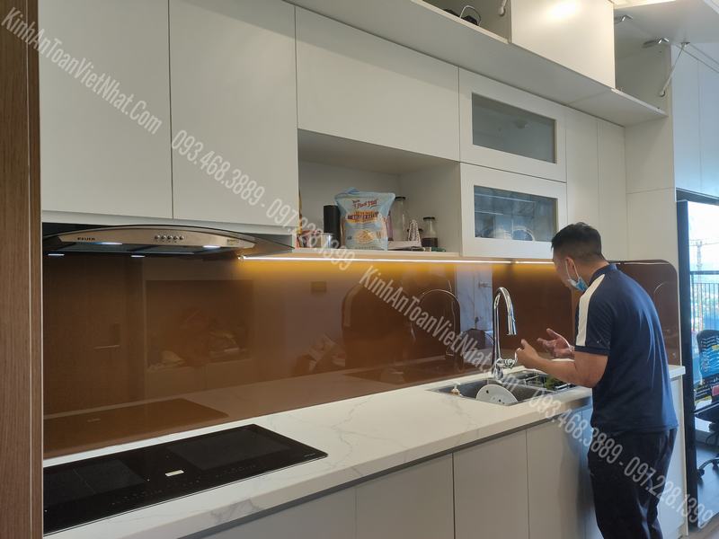 CTTB Kính Ốp Bếp màu Nâu thi công tại GS1 Vinsmat Tây Mỗ - Nam Từ Liêm