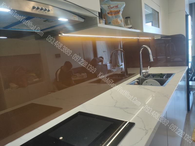 CTTB Kính Ốp Bếp màu Nâu thi công tại GS1 Vinsmat Tây Mỗ - Nam Từ Liêm