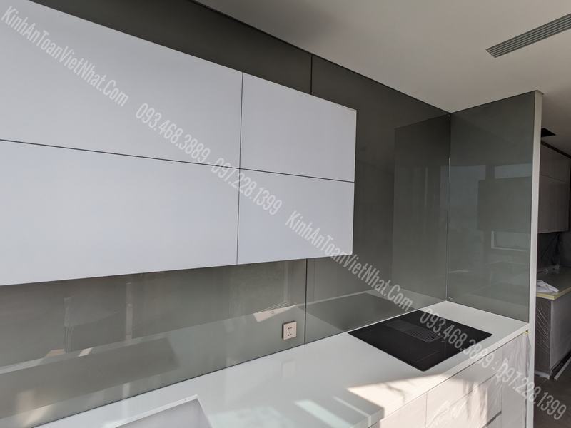 CTTB Kính Ốp Bếp màu Nhũ Đồng 02 thi công tại Trích Sài - Tây Hồ