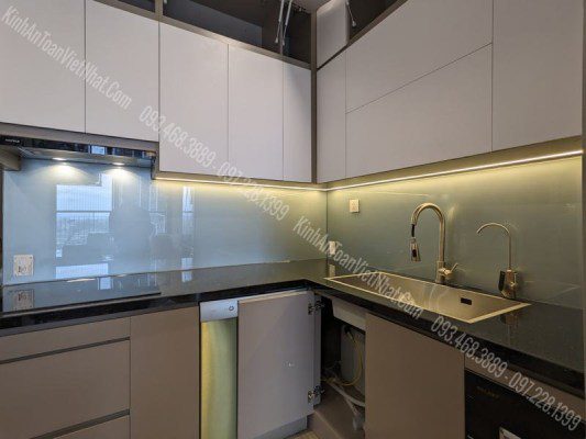 Kính Ốp Bếp màu Nhũ Bạc 03 lắp đặt tại Vinsmart Tây Mỗ - Từ Liêm