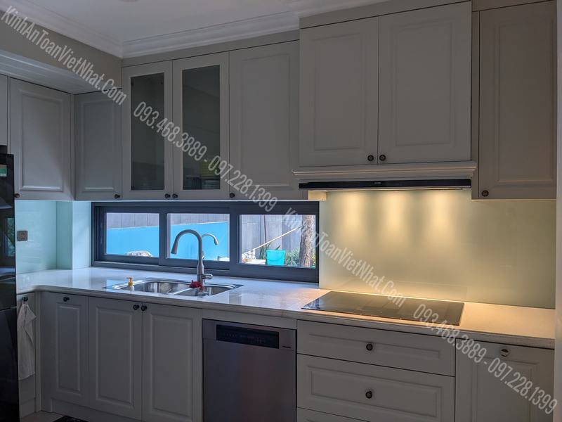 CTTB Kính Ốp Bếp màu Trắng Sữa Kim Sa lắp đặt tại Ciputra – Tây Hồ