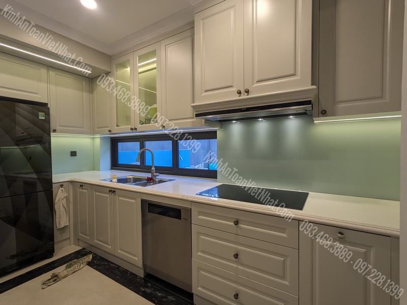 CTTB Kính Ốp Bếp màu Trắng Sữa Kim Sa lắp đặt tại Ciputra – Tây Hồ