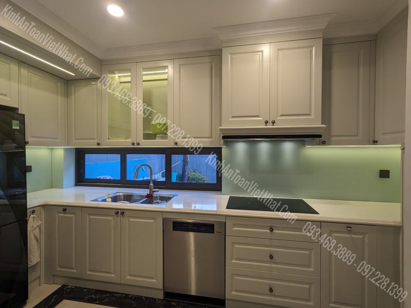 CTTB Kính Ốp Bếp màu Trắng Sữa Kim Sa lắp đặt tại Ciputra – Tây Hồ