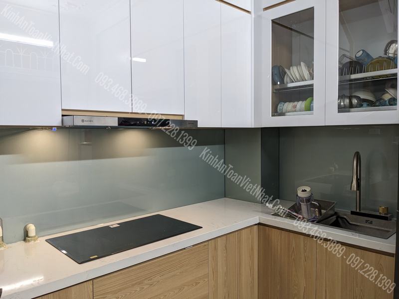 CTTB Kính Ốp Bếp màu Nhũ Bạc 03 thi công tại 15 Phương Mai - Đống Đa