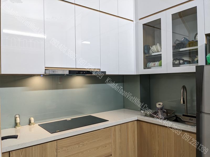 CTTB Kính Ốp Bếp màu Nhũ Bạc 03 thi công tại 15 Phương Mai - Đống Đa