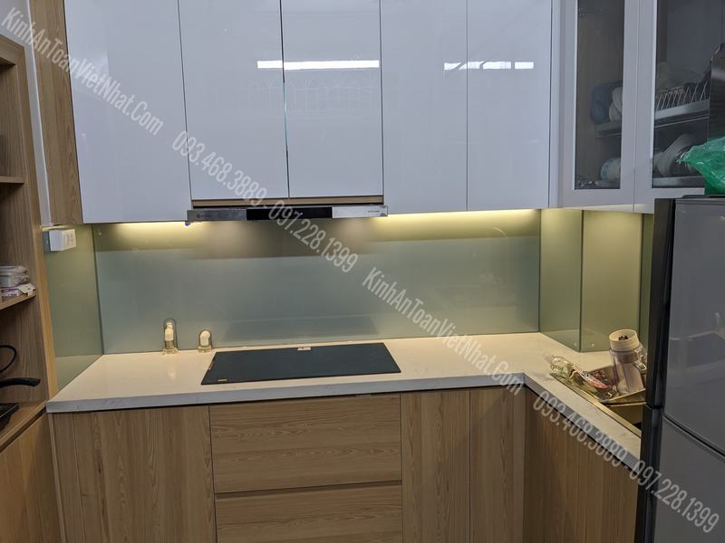 CTTB Kính Ốp Bếp màu Nhũ Bạc 03 thi công tại 15 Phương Mai - Đống Đa
