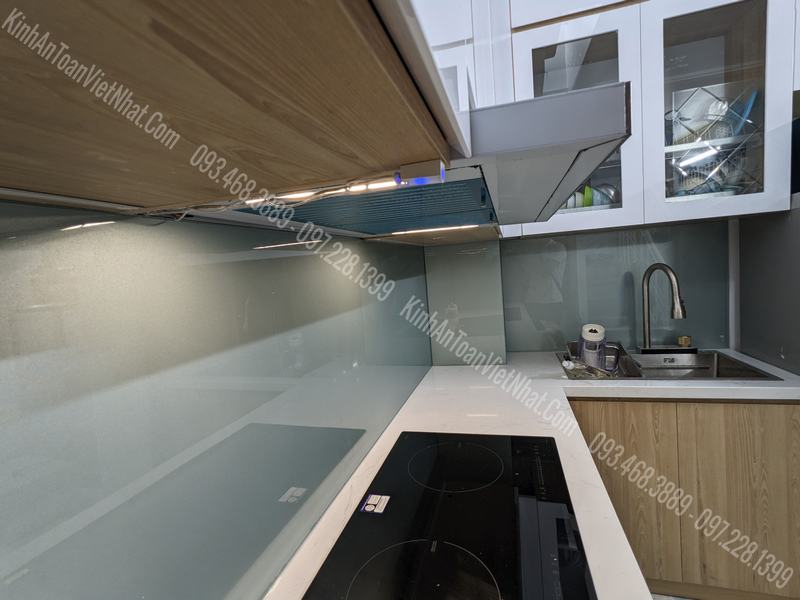 CTTB Kính Ốp Bếp màu Nhũ Bạc 03 thi công tại 15 Phương Mai - Đống Đa