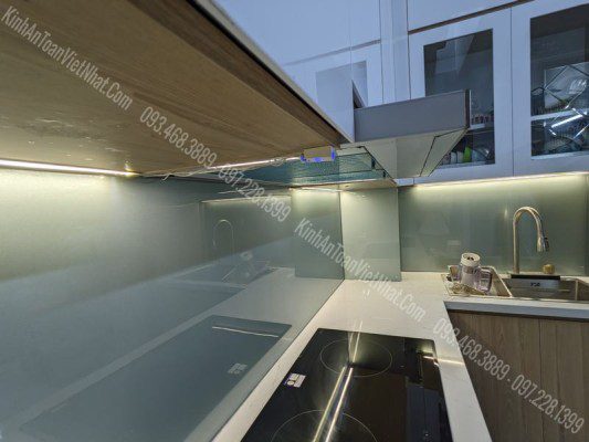 CTTB Kính Ốp Bếp màu Nhũ Bạc 03 thi công tại 15 Phương Mai - Đống Đa