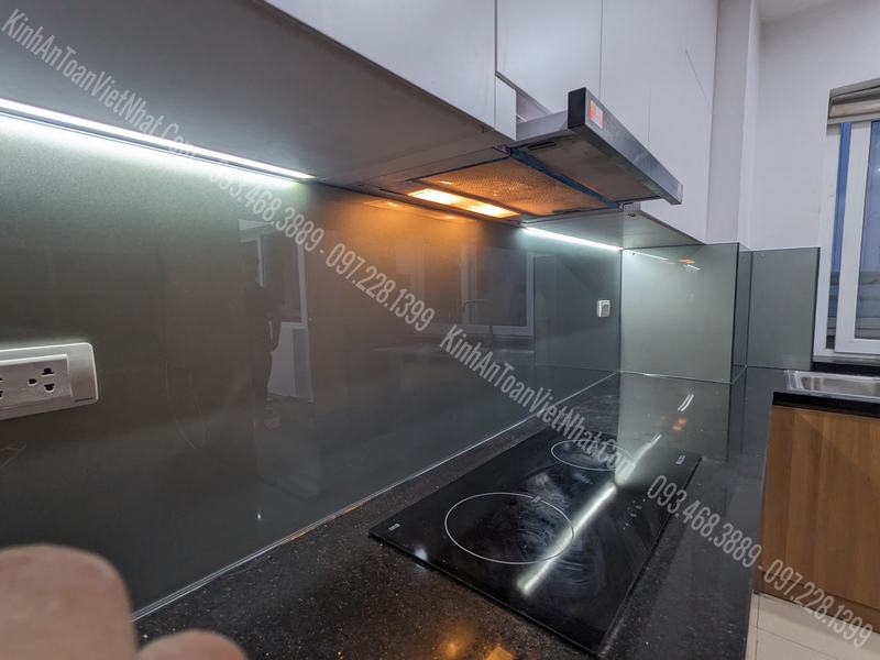 CTTB Kính Ốp Bếp màu Nhũ Thiếc thi công tại Vũ Trọng Phụng – Hoàng Mai